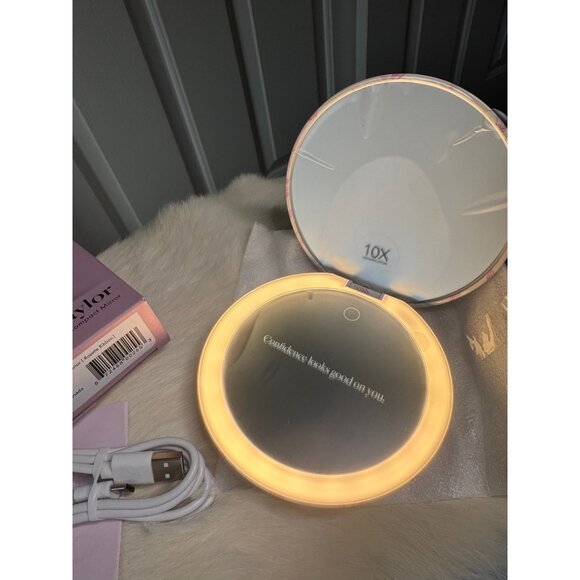 New Fancii Taylor Rechargeable Light Up LED Compact Mirror Rosette Ribbon Bows - Picture 4 of 11